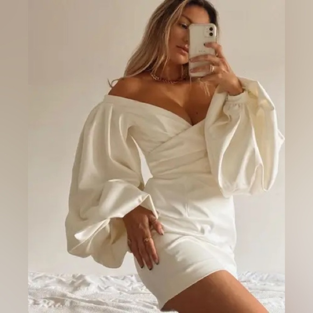 HOUSE OF CB NWT Carlyn Ivory Mini Dress XS